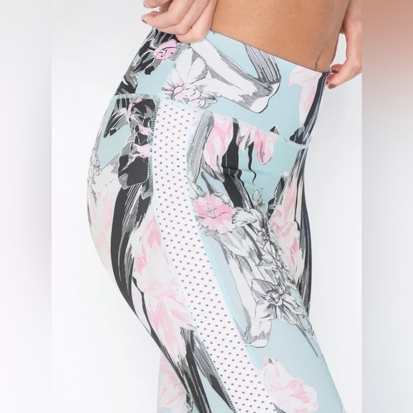 Nike Dri Fit Blue floral leggings Size M - Picture 10 of 16